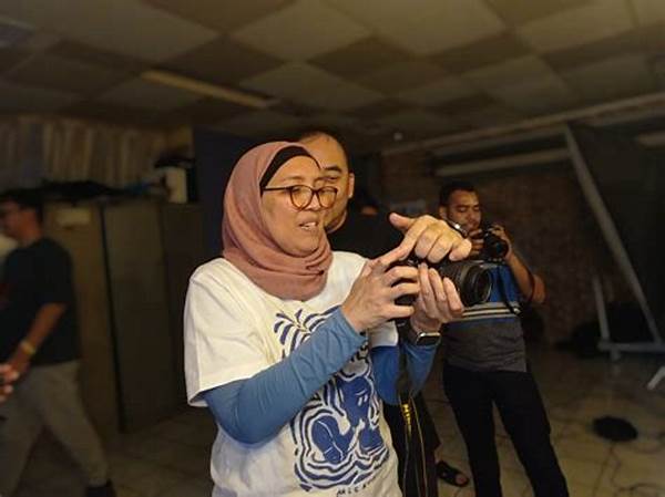 Candid Dalam Kondisi Minim Cahaya
