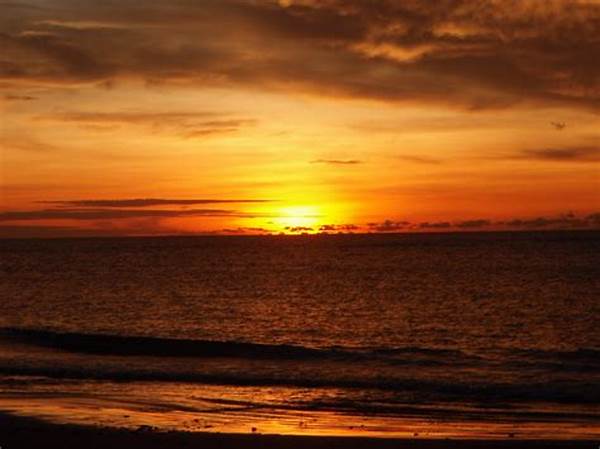 Hari Tenang Senja Di Pantai