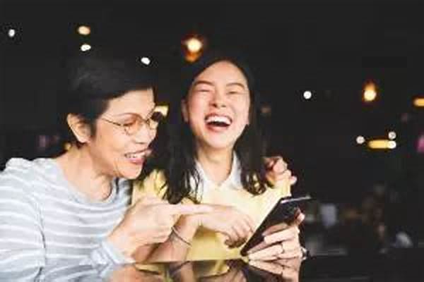 Trik Mendapatkan Foto Candid Yang Ekspresif