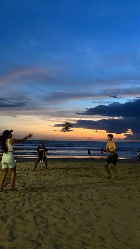 Pesona Malam Menjemput Di Pantai