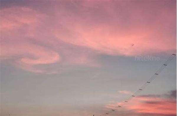 Memadukan Warna Langit Dan Tanah Saat Senja