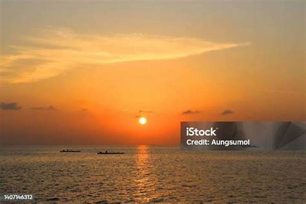Pantulan Sinar Matahari Di Laut