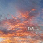 Langit Berwarna Emas Saat Senja